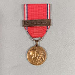FRANCE MEDAILLE DE LA BATAILLE DE VERDUN ON NE PASSE PAS 21 FEVRIER 1916 PAR VERNIER AVEC BARRETTE VERDUN